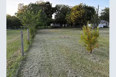 705 E Umlang Street, Thorndale, TX 76577 - Photo 5