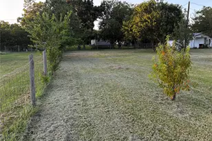 705 E Umlang St, Thorndale, TX 76577 - Photo 5