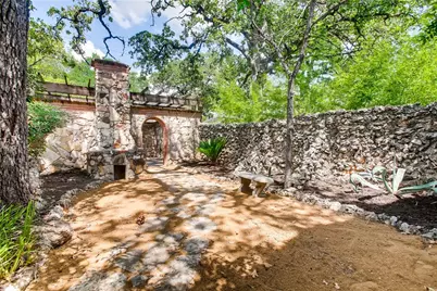 306 E 34th Street #B, Austin, TX 78705 - Photo 25