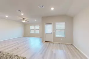 140 Little Grn Trl, Jarrell, TX 76537 - Photo 9