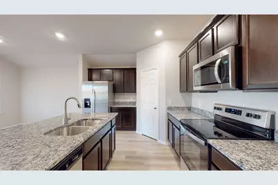 140 Little Green Trail, Jarrell, TX 76537 - Photo 7