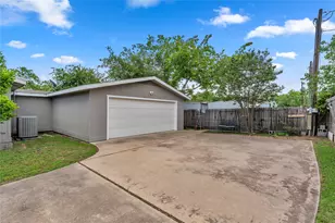 130 Banks St, Kingsland, TX 78639 - Photo 3