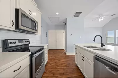 925 Main Street, Liberty Hill, TX 78642 - Photo 37
