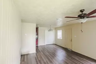 601 Martin Luther King Blvd, Cameron, TX 76520 - Photo 3