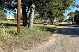 1001 N Jefferson Ave, Cameron, TX 76520 - Photo 1