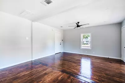 1819 Pecan Street, Bastrop, TX 78602 - Photo 9