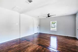 1819 Pecan St, Bastrop, TX 78602 - Photo 9