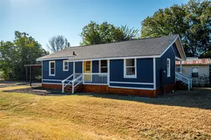 1819 Pecan St, Bastrop, TX 78602 - Photo 3