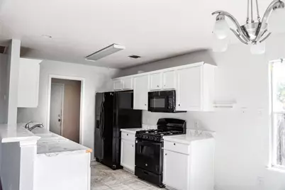 15224 Sarahs Creek Drive, Pflugerville, TX 78660 - Photo 11