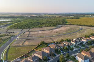 5029 Hazelnut Ln, Del Valle, TX 78617 - Photo 7