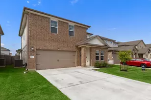 1011 Round Bale Rd, Hutto, TX 78634 - Photo 3