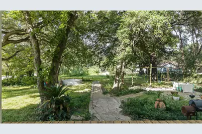 124 N Hamilton Street, Gonzales, TX 78629 - Photo 31