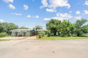 914 6th St, Blanco, TX 78606 - Photo 1