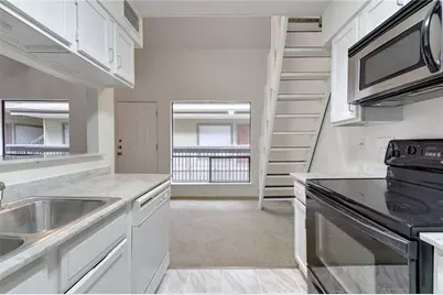 908 Poplar Street #204, Austin, TX 78705 - Photo 9