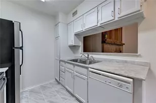 908 Poplar St, Austin, TX 78705 - Photo 5