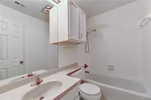 908 Poplar St, Austin, TX 78705 - Photo 13