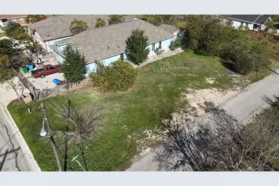 110 N Robinson Street, Taylor, TX 76574 - Photo 3