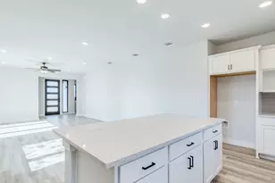 206 E Wonsley Dr, Austin, TX 78753 - Photo 7