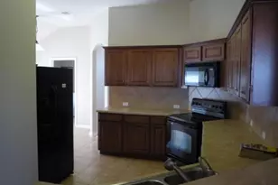 102 Aguilar Dr, Hutto, TX 78634 - Photo 3