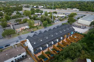 7104 Creekside Dr, Austin, TX 78752 - Photo 3