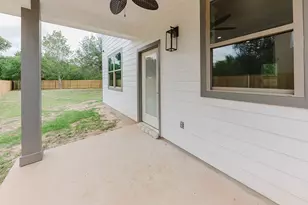 122 W Kikipua Ln, Bastrop, TX 78602 - Photo 27