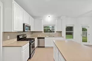 4312 Hidden Lake Crossing, Pflugerville, TX 78660 - Photo 13