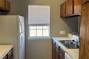 8704 Pineridge Dr, Austin, TX 78729 - Photo 9