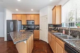 512 Eberhart Ln, Austin, TX 78745 - Photo 9