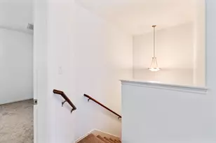 512 Eberhart Ln, Austin, TX 78745 - Photo 17