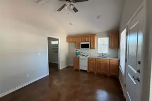 1704 E 3rd Street E, Lampasas, TX 76550 - Photo 7