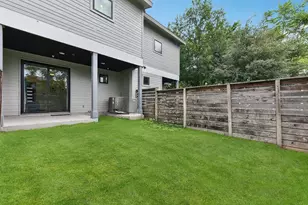 2300 S 5th St, Austin, TX 78704 - Photo 17