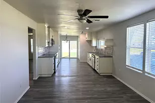200 Prima St, Smithville, TX 78957 - Photo 9
