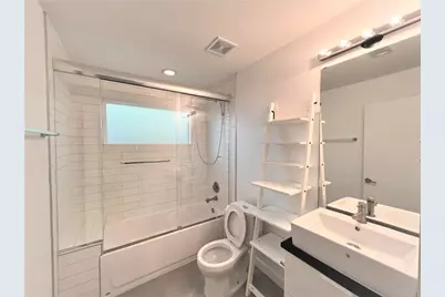2103 E 14th Street #B, Austin, TX 78702 - Photo 9