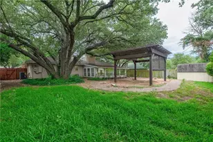12118 Black Angus Dr, Austin, TX 78727 - Photo 5