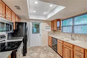 12118 Black Angus Dr, Austin, TX 78727 - Photo 13