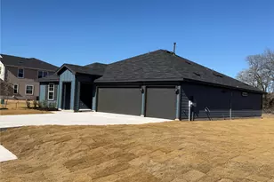 215 Great Northern Dr, Cedar Creek, TX 78612 - Photo 3