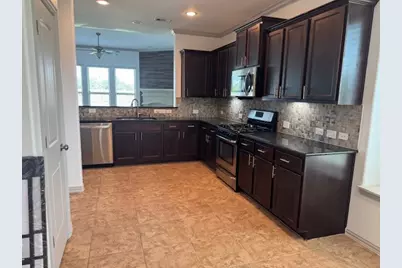 8130 Bay Run Avenue, Baytown, TX 77521 - Photo 5