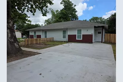 100 E 7th Street, Cameron, TX 76520 - Photo 1