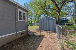 703 E 47th St, Austin, TX 78751 - Photo 35