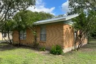 8211 Burrell Dr, Austin, TX 78757 - Photo 3