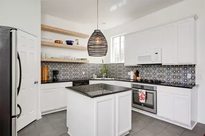 1802 Village Oak Court, Austin, TX 78704 - Photo 11