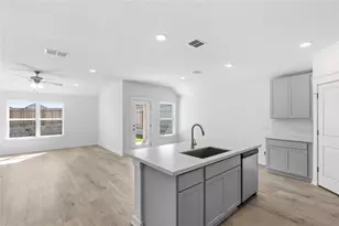 109 Lonely Lobo Dr, Jarrell, TX 76537 - Photo 3