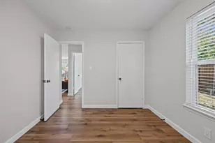 6211 Palm Cir, Austin, TX 78741 - Photo 17