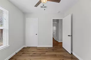6211 Palm Cir, Austin, TX 78741 - Photo 15