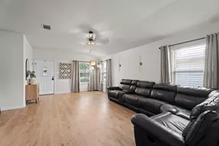 214 Jennifer Ln, Bastrop, TX 78602 - Photo 3