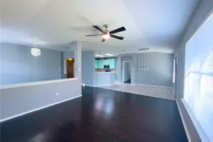 310 Bubbling Brook Dr, Hutto, TX 78634 - Photo 3