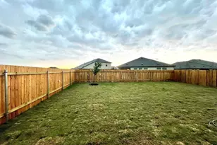 433 Sebring Cir, Hutto, TX 78634 - Photo 27