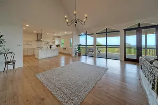 198 Rolling Oak Dr, Elgin, TX 78621 - Photo 7