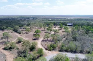 198 Rolling Oak Dr, Elgin, TX 78621 - Photo 33