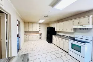 1307 W Main St, Cameron, TX 76520 - Photo 13